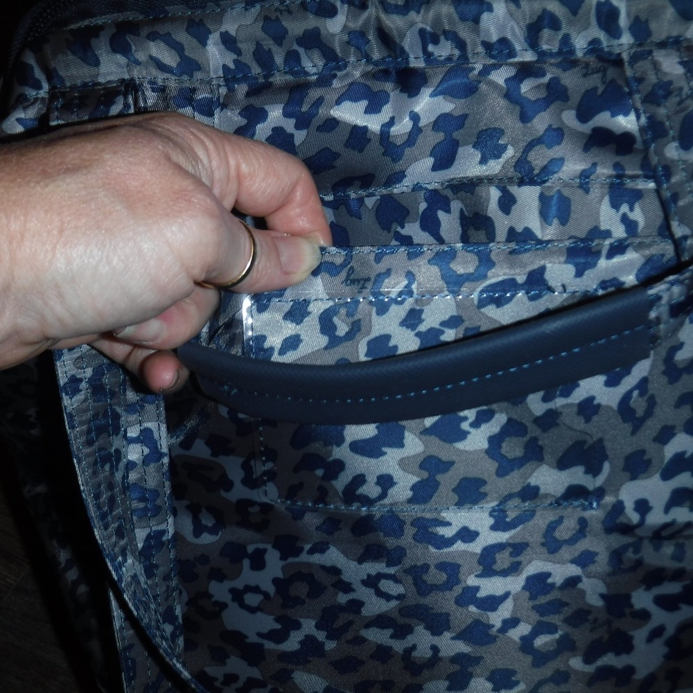 Lug Chomper Insulated Lunch Tote. Leopard Navy. EUC - Picture 4 of 9
